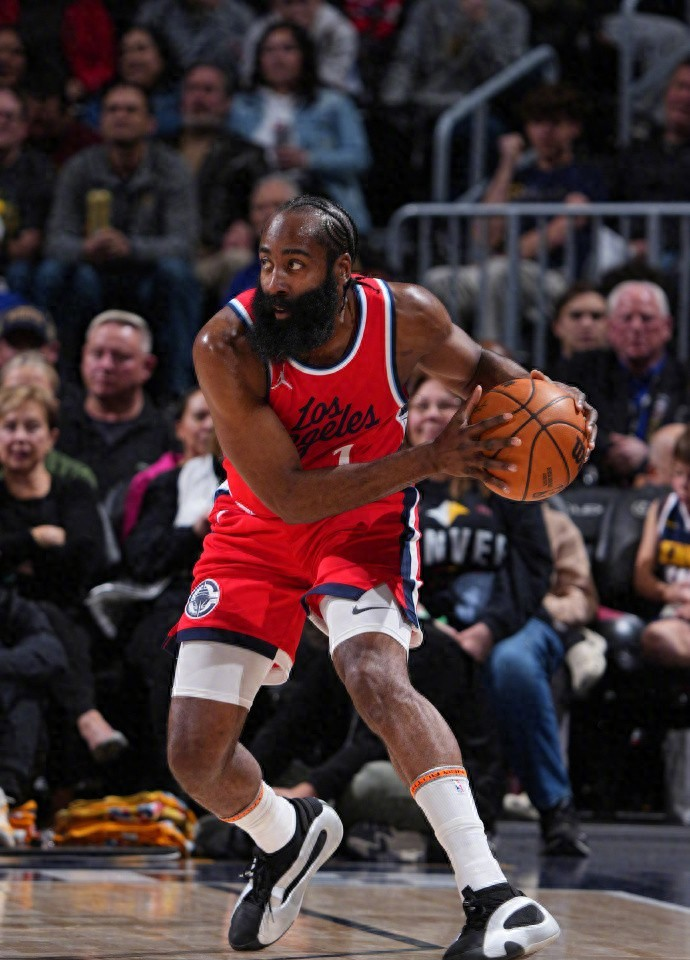 赛后突围战来临，华盛顿奇才围绕国王杯主帅复盘，话题不断，球探报告显示潜力的简单介绍