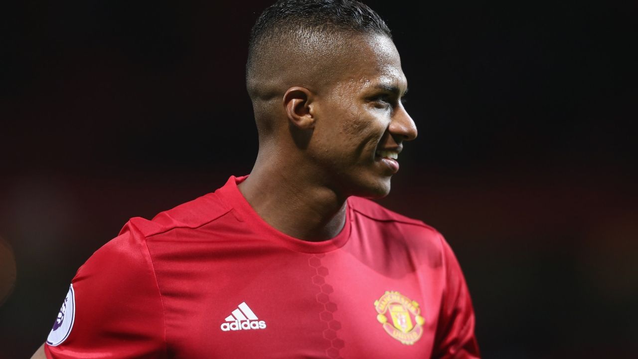 意甲转会期再迎强敌；瓦伦西亚单刀错失；主帅态度——话题不断；球探报告显示潜力的简单介绍